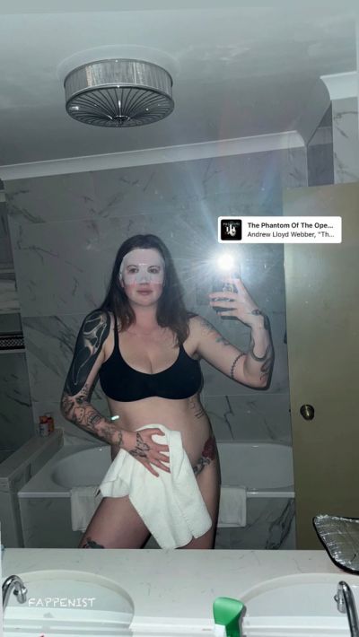 Ireland Baldwin Big Tits Bottomless