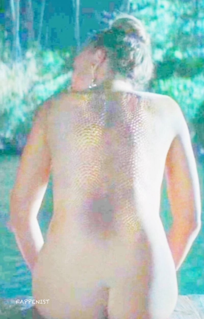 Serenay sarıkaya nude