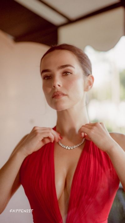 Zoey Deutch Big Tits