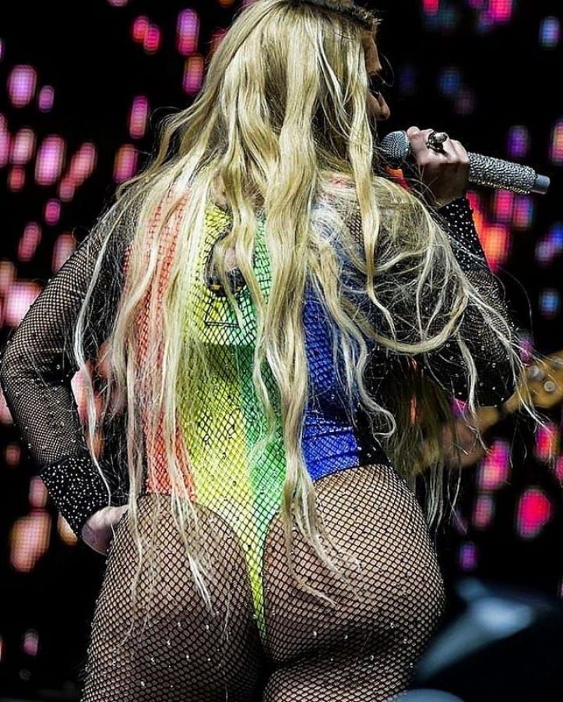 Meghan Trainor Sexy Ass On Stage. 