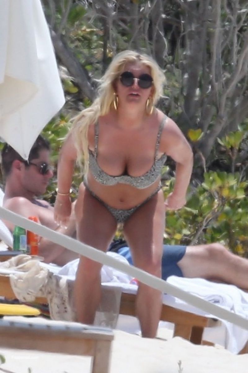 Leaked photos simpson jessica Jessica Simpson