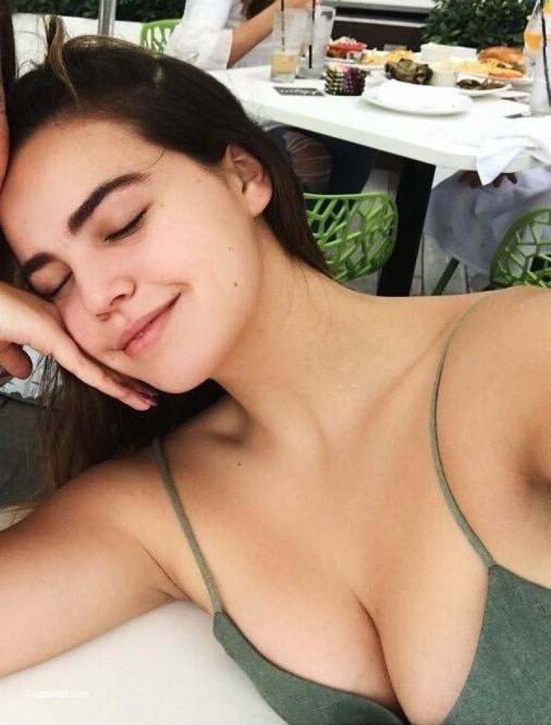 Bailee Madison Topless