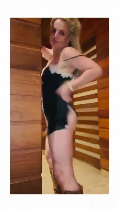 Britney Spears Ass Flashing Lingerie Video