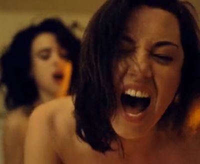 Aubrey Plaza and Margaret Qualley Nude Lesbian Sex Scene Enhanced Honey Don&#39;t!
