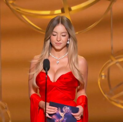 Sydney Sweeney Bouncing Big Tits at the Emmys